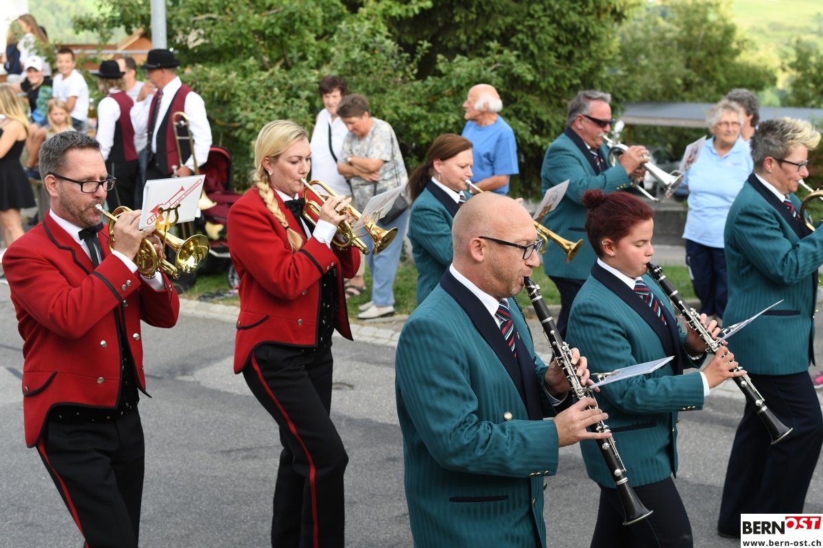 Marschmusikparade An Der Dorfchilbi Bleiken